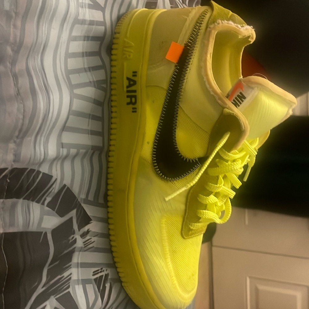 They are lime green af1 off white not to bad kinda dirty just need a  clean